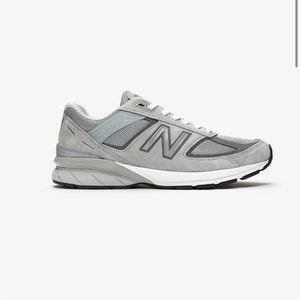 New Balance 990v5 Gray Sneakers in size 8.5 worn a few times